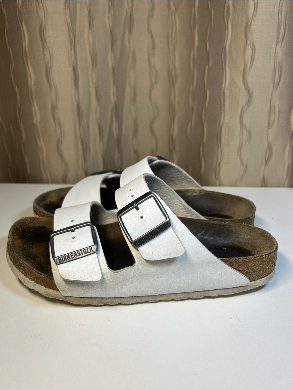 Birkenstock Arizona White EU 37 (US Women's 6 Men's 4) Two-Buckle Sandals
